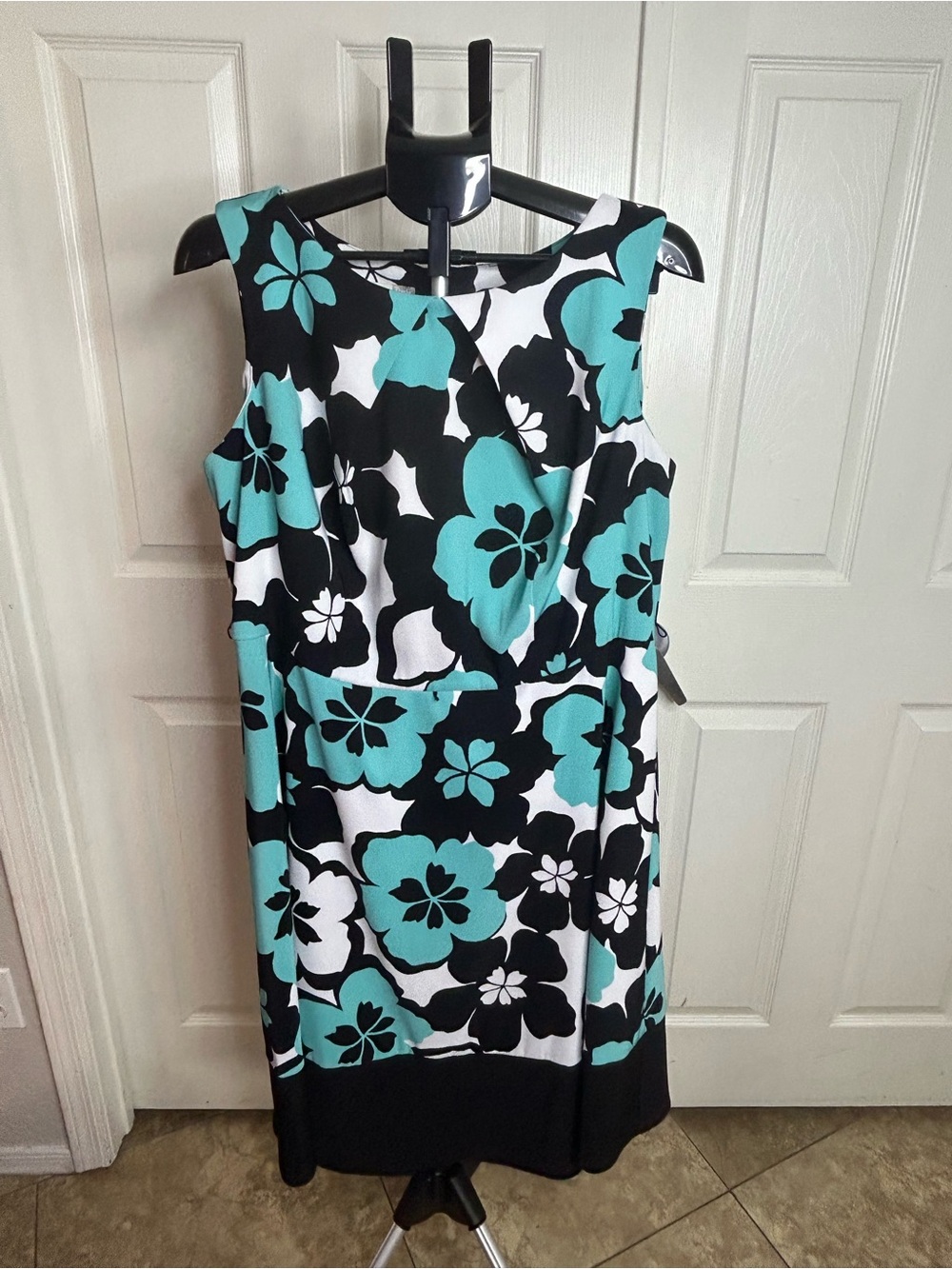 Signature Darby Floral Sheath Dress in Black, Teal & Black
